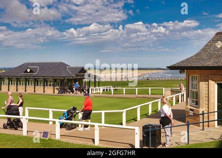 Scene del VECCHIO CAMPO di St.Andrews e del Royal and Ancient Golf Club, Scozia, dove si terrà il 150° Open Golf Championship nel luglio 2022. Foto Stock