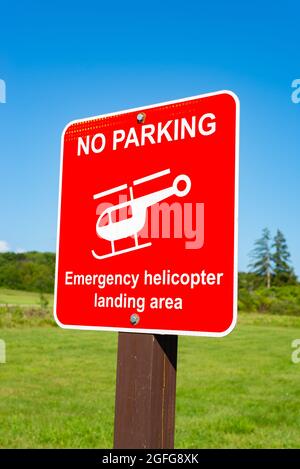 Cartello di emergenza per il parcheggio in elicottero presso il Devil's Lake state Park, Wisconsin. Foto Stock