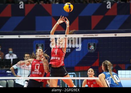 Zara, Croazia . 14 novembre 2020. Bozana Butigan (4 Croazia) in azione durante il CEV EuroVolley 2021 gioco di pallavolo femminile tra Croazia e Italia - Kresimir Cosic Hall a Zara, Croazia Credit: SPP Sport Press Photo. /Alamy Live News Foto Stock