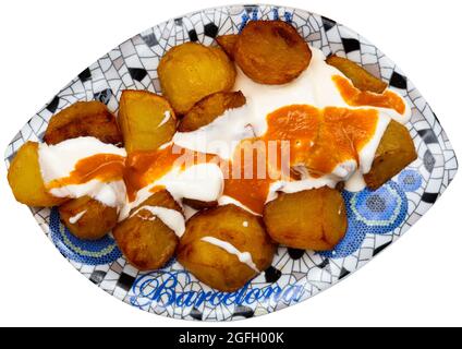 Patate con salsa, piatto spagnolo Patatas bravas Foto Stock