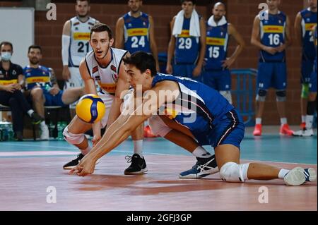 Grana Padano Arena, Mantova, Italia, 25 agosto 2021, Alessandro Michieletto riceve durante il gioco amichevole 2021 - Italia vs Belgio - Test pallavolo Foto Stock