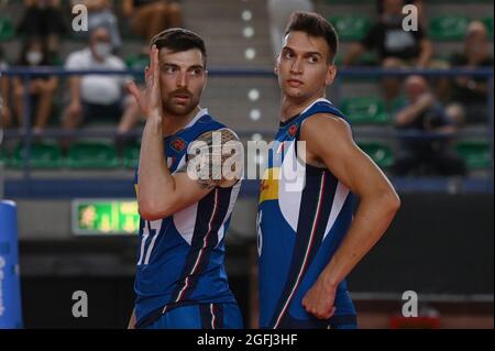 Grana Padano Arena, Mantova, Italia, 25 agosto 2021, Simone Anzani e Yuri Romano d'Italia durante il gioco amichevole 2021 - Italia vs Belgio - Pallavolo Foto Stock