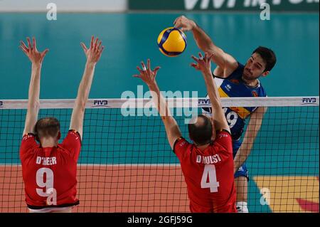 Grana Padano Arena, Mantova, Italia, 25 agosto 2021, Spike di Daniele Lavia durante il gioco amichevole 2021 - Italia vs Belgio - Pallavolo Test Match Foto Stock