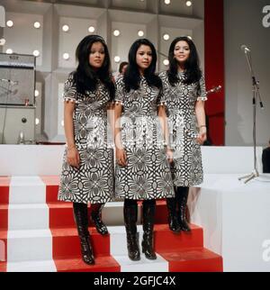 Hearts of Soul, die Schwestern Bianca, Stella und Patricia Maessen, Soul-Trio aus den Niederlanden, Auftritt, beim Eurovision Song Contest ad Amsterdam, 1970. Hearts of Soul, le suore Bianca, Stella e Patricia Maessen, trio soul olandese, esibizione al Concorso Eurovisione Song di Amsterdam, 1970. Foto Stock