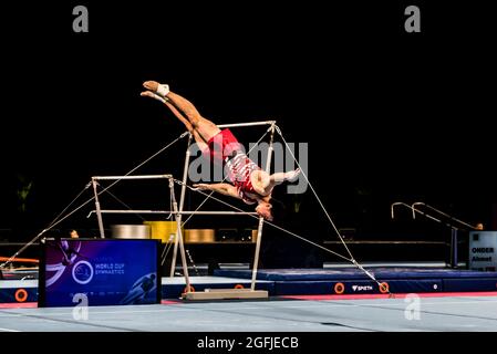 Melbourne, Australia. 14 dicembre 2014. Ahmet Onder in aria durante la performance in piano alla World Cup Ginnastica di Melbourne. (Foto di Alexander Bogatirev/SOPA Image/Sipa USA) Credit: Sipa USA/Alamy Live News Foto Stock