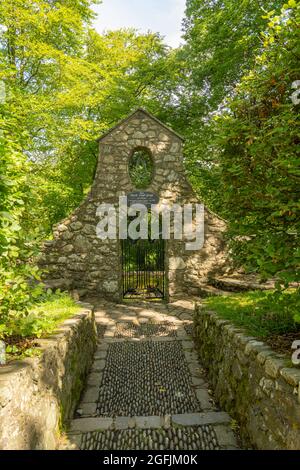 La tomba di David Lloyd George designato da Clough Williams-Ellis a Llanystumdwy Galles del Nord Foto Stock