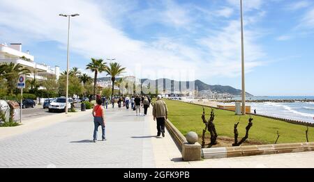 Paseo Maritimo de Sitges Barcellona, Catalunya, Spagna, Europa Foto Stock