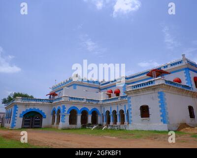 Grande vista di Bastar Palace, Jagdalpur, Chhatisgarh, India. Sede del regno Bastar. Il Palace si trova proprio accanto al Tempio di Danteshwari Foto Stock