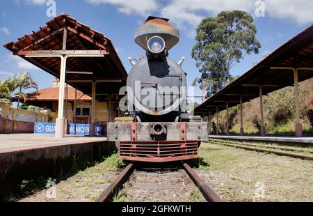 Vecchia locomotiva a São Roque, sulla vecchia strada del vino. Luogo turistico all'interno dello stato di São Paulo. Foto Stock