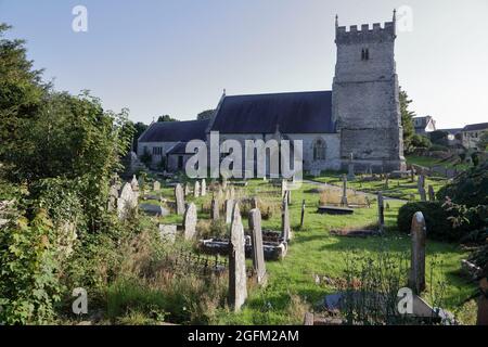 Saint Bridgets chiesa nel villaggio di Saint Brides maggiore vicino Bridgend che serve la zona locale. Foto Stock