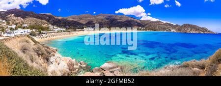 Vacanze estive greche. Le migliori spiagge dell'isola di iOS - Mylopotas con acque cristalline. Creece, Cicladi Foto Stock