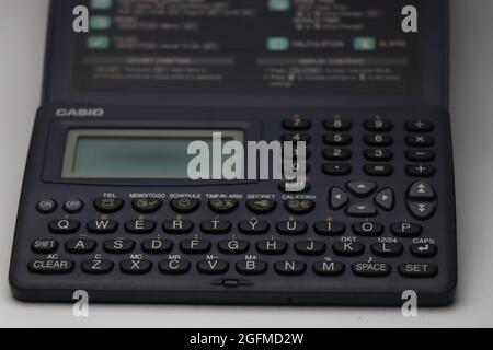 Agenda digitale Casio con alfabeti e tasti numerici. Diario retrò di Casio Foto Stock