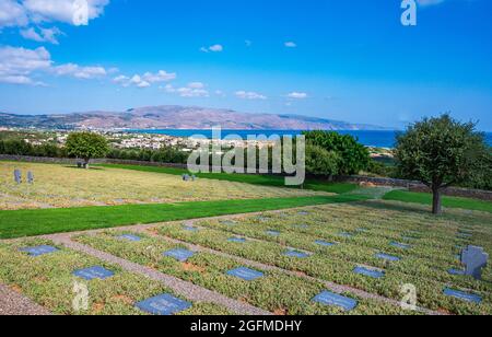 Cimitero militare di guerra tedesco, situato in oliveti a Maleme vicino a Chania (Xania) sull'isola di Creta, Grecia Foto Stock