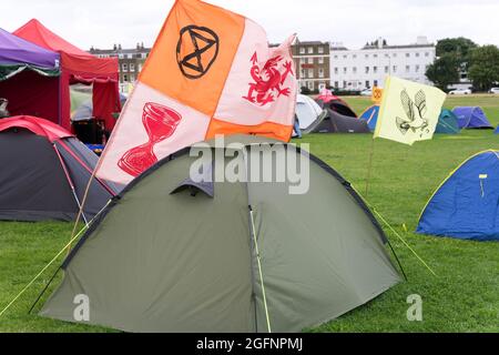 Londra, Regno Unito. 26 agosto 2021. La ribellione dell'estinzione (XR) si è rivolta in forza per accamparsi al parco comune di Blackheath, sensibilizzando l'opinione pubblica sull'aumento del cambiamento climatico globale. Per protestare contro gli investimenti del consiglio e del governo nei combustibili fossili. Credit: Xiu Bao/Alamy Live News Foto Stock