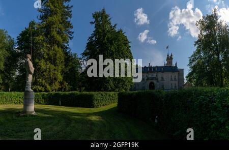 Laitse, Estonia - 12 Agosto, 2021: Vista del castello di Laitse casa padronale nel nord Estonia Foto Stock