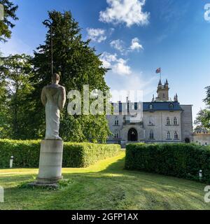 Laitse, Estonia - 12 Agosto, 2021: Vista del castello di Laitse casa padronale nel nord Estonia Foto Stock