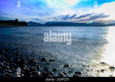 Bellissimo scatto del lago Nahuel Huapi in Argentina Foto Stock