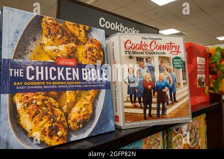 Barnes & Noble Booksellers sulla Fifth Avenue a New York City ha una grande selezione di libri, Stati Uniti Foto Stock