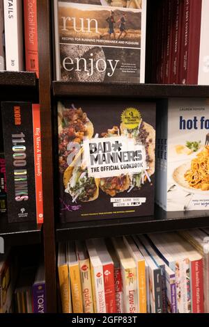 Barnes & Noble Booksellers sulla Fifth Avenue a New York City ha una grande selezione di libri, Stati Uniti Foto Stock