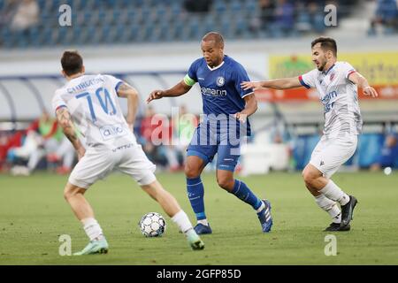 Il Vadis Odjidja-Ofoe di Gent è stato raffigurato in azione durante una partita di calcio tra la squadra belga KAA Gent e la squadra polacca Rakow Czestochowa, giovedì 26 agosto Foto Stock