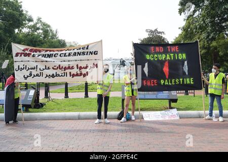 26 agosto 2021, Washington, Dastric of Columbia, USA: Dimostratore del movimento giovanile palestinese tiene un raduno sulla Palestina libera a Lafayette Park prima di un incontro tra il presidente degli Stati Uniti JOE BIDEN e il primo ministro israeliano NAFTALI BENNETT oggi il 26 agosto 2021 davanti alla Casa Bianca a Washington DC, USA. (Credit Image: © Lenin Nolly/ZUMA Press Wire) Foto Stock