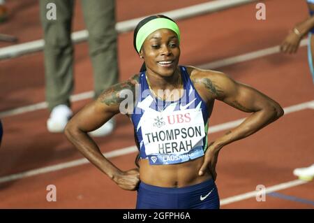 Losanna, Svizzera. 26 agosto 2021. Elaine Thompson-Herah dopo aver finito secondo nelle donne 100m durante Athletissima Losanna allo Stadio Olimpico la Pontaise di Losanna, Svizzera. Credit: SPP Sport Press Photo. /Alamy Live News Foto Stock