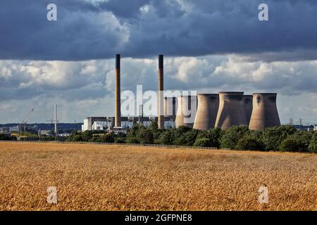 Ferrybridge prima di essere demolita dal 2019 al 2021 Foto Stock