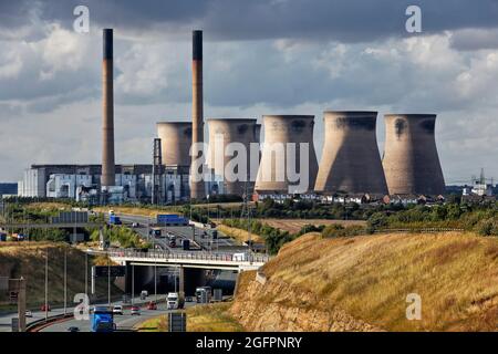 Ferrybridge prima di essere demolita dal 2019 al 2021 Foto Stock