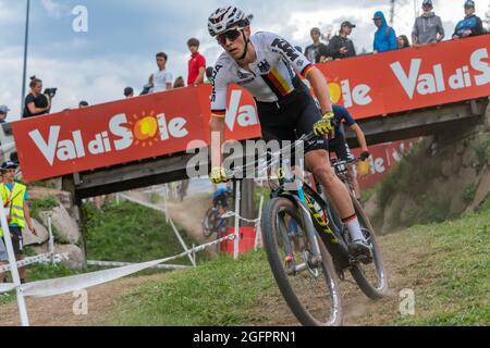 Maximilian BRANDL di Germania, 3° posto elite uomini, durante il Cross Country Short Track XCC ai Campionati del mondo MTB 2021, Mountain Bike evento ciclistico il 26 agosto 2021 in Val di Sole, Italia - Foto Olly Bowman / DPPI Foto Stock