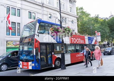 Turisti su autobus TOOT scoperto Foto Stock