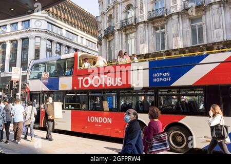 Turisti su autobus TOOT scoperto Foto Stock