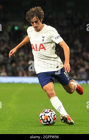 Londra, Regno Unito. 26 agosto 2021. Bryan Gil di Tottenham Hotspur in azione durante il gioco. UEFA Europa conference League gioca alla seconda tappa, Tottenham Hotspur v Pacos de Ferreira al Tottenham Hotspur Stadium di Londra giovedì 26 agosto 2021. Questa immagine può essere utilizzata solo per scopi editoriali. Solo per uso editoriale, licenza richiesta per uso commerciale. Nessun uso in scommesse, giochi o un singolo club/campionato/player pubblicazioni. pic di Steffan Bowen/Andrew Orchard sport fotografia/Alamy Live news credito: Andrew Orchard sport fotografia/Alamy Live News Foto Stock