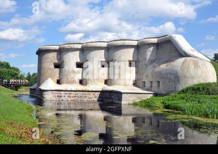 Brest, Bielorussia - 2 agosto 2021: Quinto Forte della Fortezza di Brest, Bielorussia. Caponiere di Garge. Strutture di fortificazione. Foto Stock