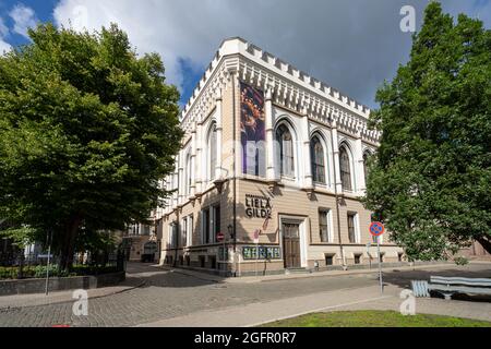 Riga, Lettonia. 22 agosto 2021. Vista all'aperto della sala concerti Liela Gilde nel centro della città Foto Stock