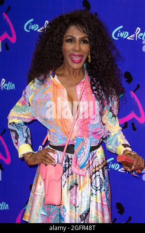 Londra, Regno Unito. 25 ago 2021. Sinitta partecipa alla 'Cenerentola' di Andrew Lloyd Webber al Teatro Gillian Lynne. Credit: SOPA Images Limited/Alamy Live News Foto Stock