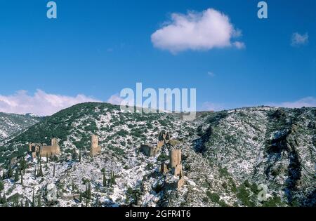 FRANCIA. AUDE (11) LASTOURS CATHAR CASTELLO SOTTO LA NEVE Foto Stock