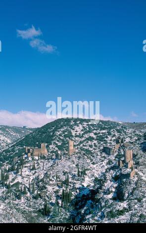 FRANCIA. AUDE (11) LASTOURS CATHAR CASTELLO SOTTO LA NEVE Foto Stock