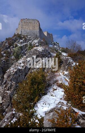 Francia. Ariège (09) Castello cataro di Montsegur sotto la neve Foto Stock