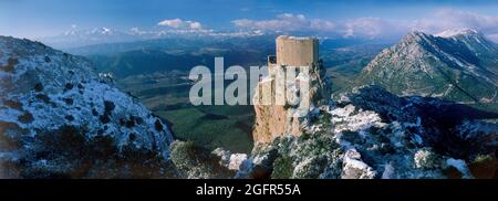 Francia. Aude (11) il castello cataro di Quéribus sotto la neve Foto Stock