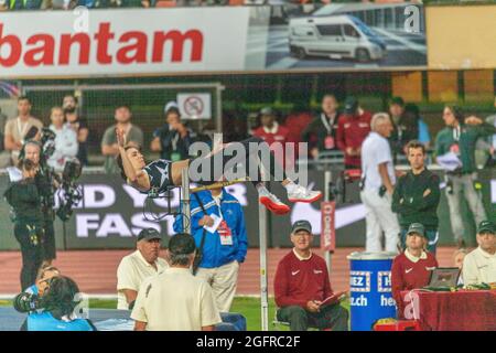 Losanna, Svizzera. 8 maggio 2021. Yuliya Levchenko di Ucraina è in azione durante il salto di altezza donne il Grand-Prix Athletissima IAAF Wanda Diamond League a Losanna 2021 (Foto di Eric Dubost/Pacific Press) Credit: Pacific Press Media Production Corp./Alamy Live News Foto Stock