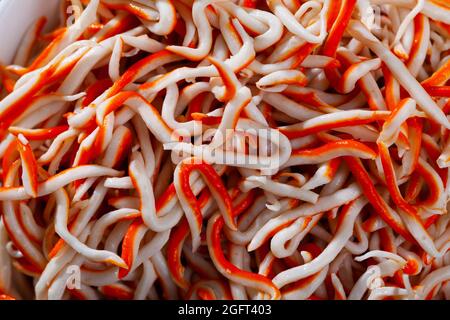 Primo piano di surimi Rallado grattugiato Foto Stock