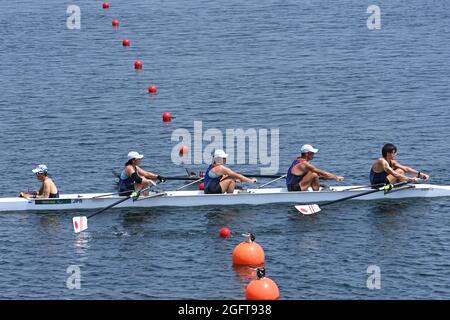 Tokyo, Giappone. Credito: MATSUO. 27 ago 2021. Gruppo di squadre giapponesi, Haruka Yao, Yui Kimura, Toshihiro Nishioka, Ryohei Ariyasu, Tatsuya Hiroyuki (JPN) Rowing : PR3 misto Coxed Four durante i Giochi Paralimpici di Tokyo 2020 al Sea Forest Waterway di Tokyo, Giappone. Credit: MATSUO .K/AFLO SPORT/Alamy Live News Foto Stock