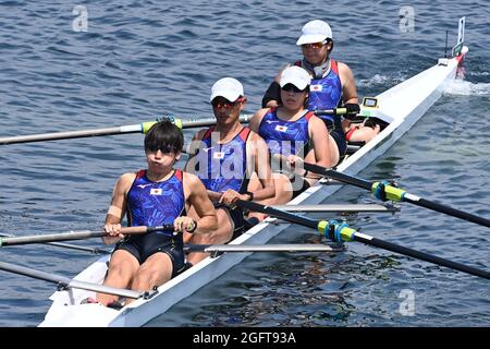 Tokyo, Giappone. Credito: MATSUO. 27 ago 2021. Gruppo di squadre giapponesi, Haruka Yao, Yui Kimura, Toshihiro Nishioka, Ryohei Ariyasu, Tatsuya Hiroyuki (JPN) Rowing : PR3 misto Coxed Four durante i Giochi Paralimpici di Tokyo 2020 al Sea Forest Waterway di Tokyo, Giappone. Credit: MATSUO .K/AFLO SPORT/Alamy Live News Foto Stock