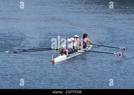 Tokyo, Giappone. Credito: MATSUO. 27 ago 2021. Gruppo di squadre giapponesi, Haruka Yao, Yui Kimura, Toshihiro Nishioka, Ryohei Ariyasu, Tatsuya Hiroyuki (JPN) Rowing : PR3 misto Coxed Four durante i Giochi Paralimpici di Tokyo 2020 al Sea Forest Waterway di Tokyo, Giappone. Credit: MATSUO .K/AFLO SPORT/Alamy Live News Foto Stock