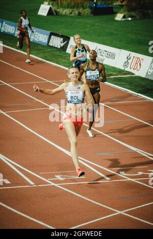 Losanna, Svizzera. 26 agosto 2021. Femke Bol of Netherlands vince i 400 m di Hurdles delle Donne davanti a Shamier Little of USA durante la Wanda Diamond League 2021 all'Olympique de la Pontaise di Losanna. (Photo credit: Gonzlaes Photo - Tilman Jentzsch). Credit: Gonzales Photo/Alamy Live News Foto Stock