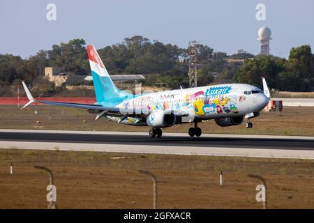 Luxair 'Somo Artwork' livrea Boeing 737-8C9 (Reg.: LX-LGU) arrivando da Lussemburgo. Foto Stock