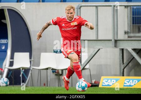 Andreas VOGLSAMMER (UB) in azione con la palla; Calcio 1 ° Bundesliga, 2 ° giorno di incontro, TSG 1899 Hoffenheim (1899) - Union Berlin (UB) 2: 2, il 22 agosto 2021 a Sinsheim/Germania. Le normative DFL vietano l'uso di fotografie come sequenze di immagini e/o quasi-video Foto Stock