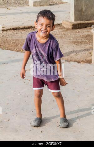 GRANADA, NICARAGUA - 28 APRILE 2016 ragazzo locale a Granada Nicaragua Foto Stock