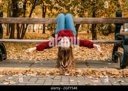 Attività per felice autunno, migliorare te stesso, modi per essere felice e sano autunno. Abbracciate la vita, la felicità, le abitudini gioiose, la consapevolezza, la salute e. Foto Stock