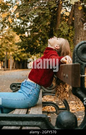 Attività per felice autunno, migliorare te stesso, modi per essere felice e sano autunno. Abbracciate la vita, la felicità, le abitudini gioiose, la consapevolezza, la salute e. Foto Stock